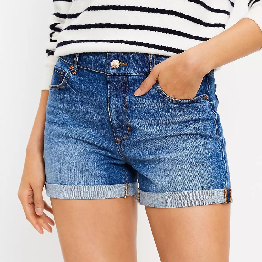 NWT LOFT Mid Rise Denim Roll Shorts Women 16/33 Summer Stretch Vacation Travel